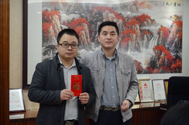 面對當前陶企的大環境,大多數意向客戶的態度都相當保守,如何讓他們認同壹號品牌、認同你,是關鍵。而他,正是憑借真誠二字,讓