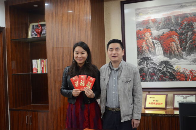 3想到劉云,給人印象最深的是其“精氣神”,無論什么時候見到她,她總是以最好的的狀態示人,總能自信、積極地面對一切。能有這