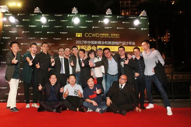 游輪慶祝酒會(huì)上設(shè)計(jì)師們盡情溝通 (1).jpg